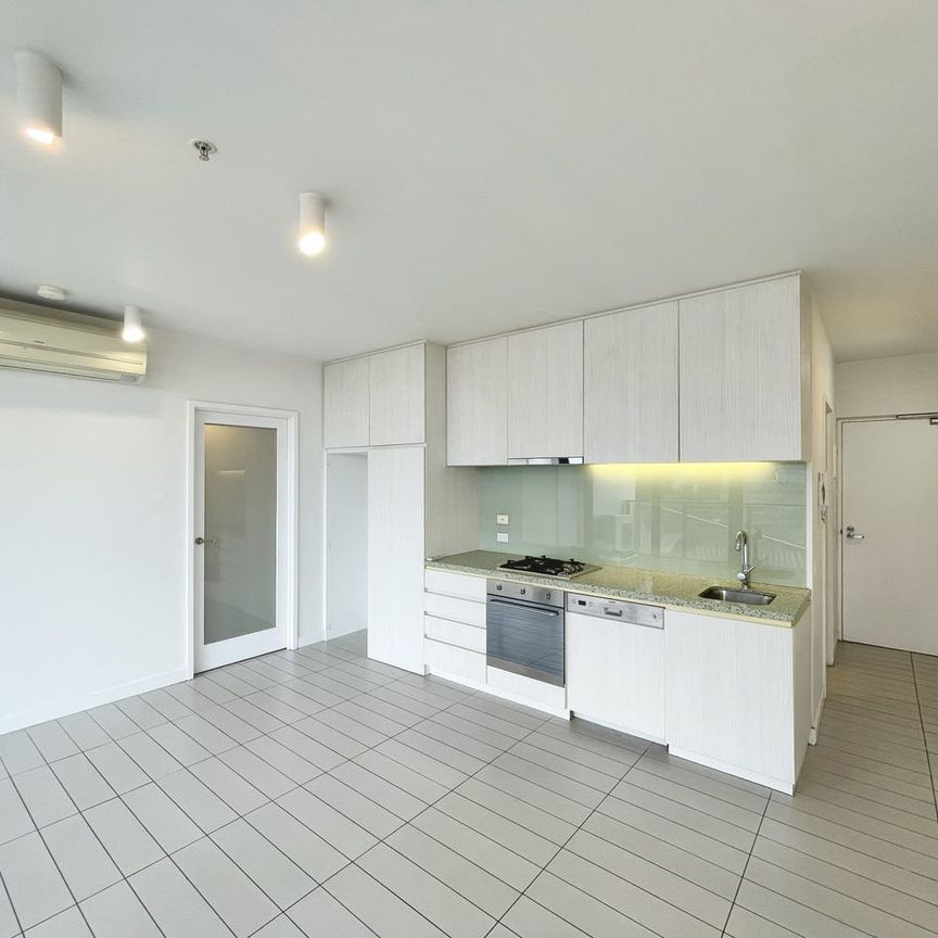Modern 2b2b 1 Car parking Apartment in Docklands - Photo 1