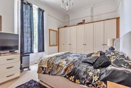 3 bedroom flat to rent - Photo 3