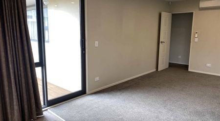 Three bedroom townhouse close to the inner city! - Photo 3