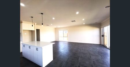 24 Octagonal Street, Cranbourne East, Vic 3977 - Photo 3