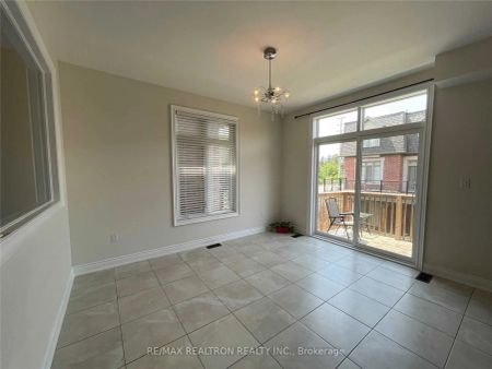 Detached Home For Lease | W9048796 - Photo 3