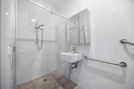 VERY CLEAN AND TIDY 5 BEDROOM HOUSE - Photo 3