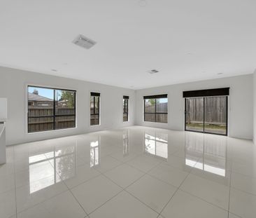 Contemporary 4-Bedroom Home – Convenience, Comfort & Easy-Care Yards - Photo 1