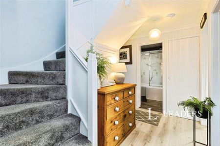 4 bedroom semi-detached house to rent - Photo 3