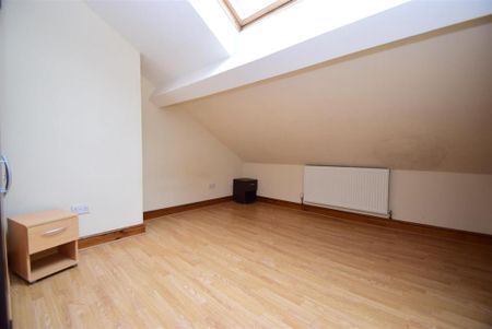 4 bedroom flat to rent - Photo 3