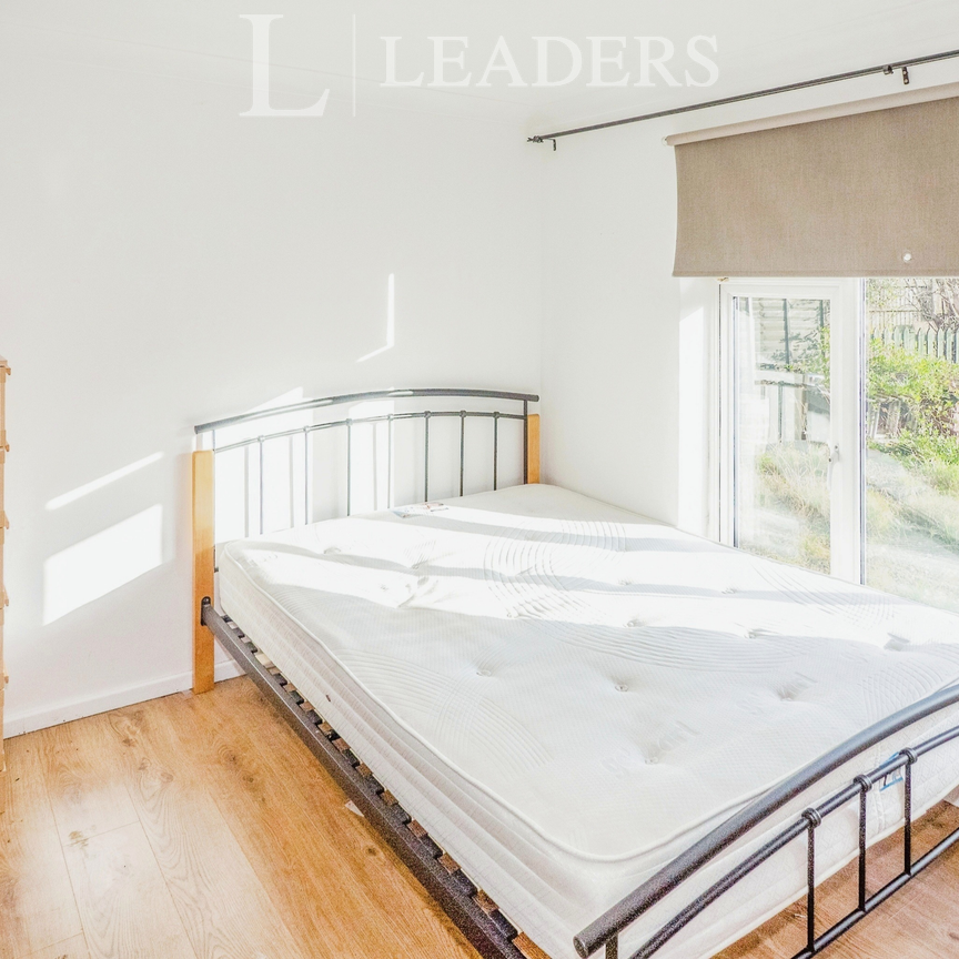 5 bedroom semi detached to rent East Dene, CV32 - Photo 1