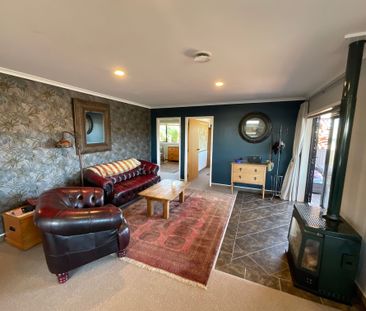 THREE BEDROOM, FULLY FURNISHED, CENTRAL LIVING - Photo 5