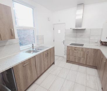 4 bedroom terraced house to rent - Photo 3