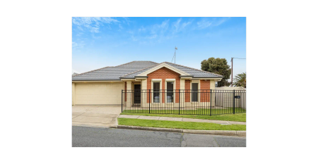 Neat and Tidy Newish Courtyard Home - Photo 3