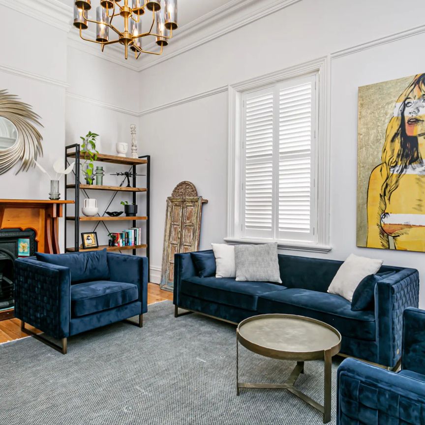 Commanding & Elegant return verandah Villa - Photo 1