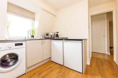 Lombard Close - Photo 2