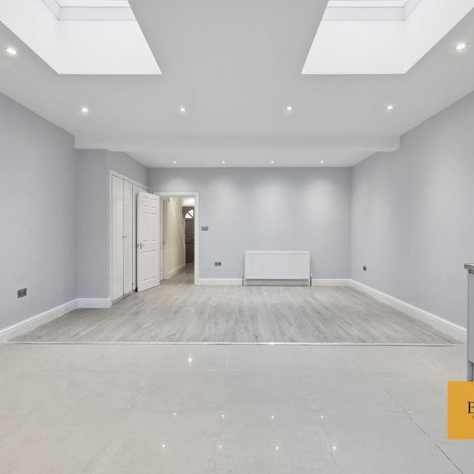 4 bedroom terraced house to rent - Photo 1