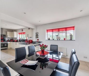 5 bedroom detached house to rent - Photo 4