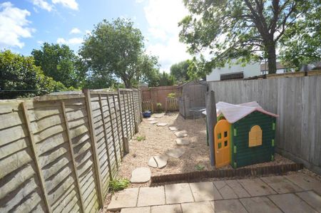 2 bedroom terraced house to rent - Photo 3