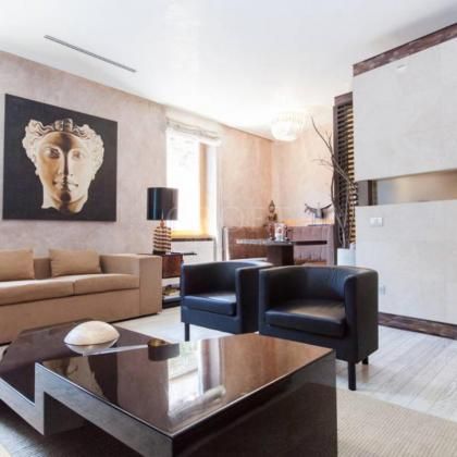 Spagna/Barberini: Luxury modern, fully furnished 2 bedroom, 2 baths, living room, kitchen. Quiet, bright, air conditioning, elevator, near metro. Ref 2393. - Photo 5