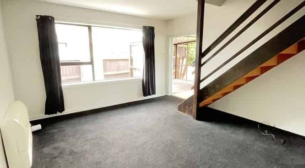 Charming Russley 4BR Home - Photo 1