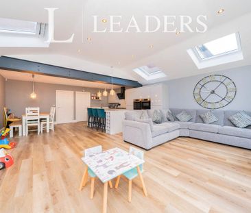 5 bedroom detached house to rent - Photo 1