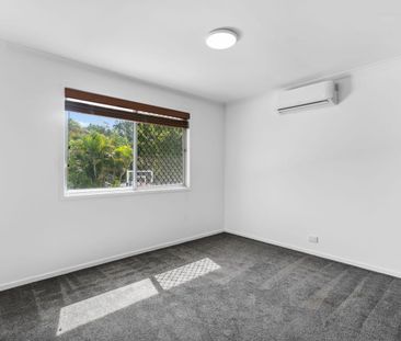 FAMILY ENTERTAINER WITH SWIMMING & SPORTS COURT! - Photo 2