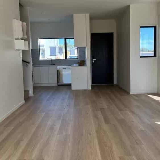 Modern 3BR house in Papakura with large backyard - Photo 1