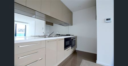 Bright and Spacious Two Bedroom Apartment! - Photo 4