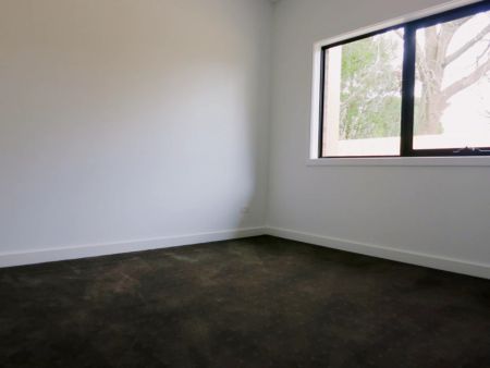 2 Bed, 1 Bath - Photo 4