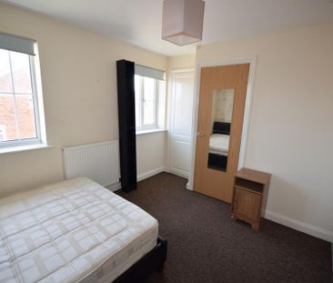 4 bedroom terraced house to rent - Photo 5