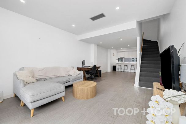 Modern City Living - Walk to Everything! - Photo 1