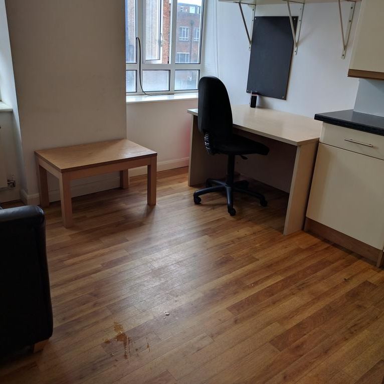 Studio to rent - Photo 1