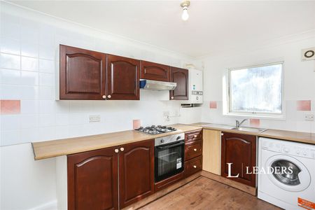 apartment to rent Sundridge Parade, Plaistow Lane, Bromley, BR1 - Photo 3