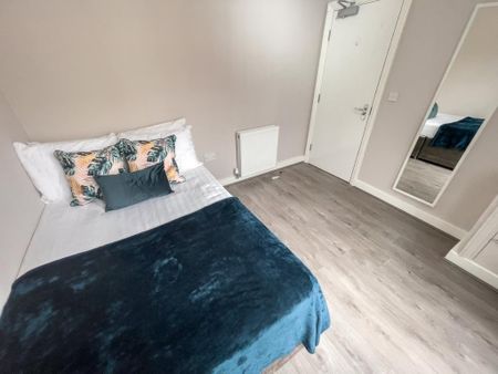 6 bedroom terraced house to rent - Photo 4