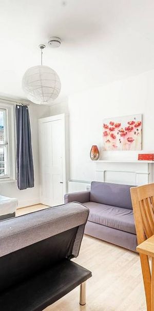 Studio to rent - Photo 1