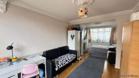 3 bedroom property to rent in Ilford - Photo 5