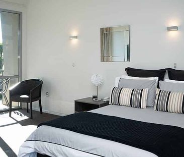 Executive rooms close to town for rent! - Photo 1