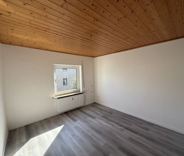 *vollständig renovierte + aussichtsreiche 4-Zimmerwohnung* schönes ... - Foto 1