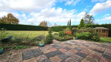 5 bedroom detached house to rent - Photo 3