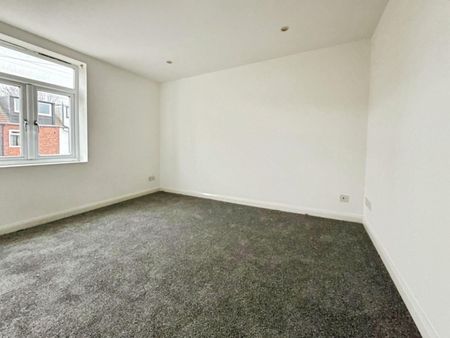 2 bedroom Flat To Let - Photo 2