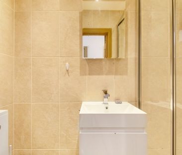 Flat to rent - Stanstead Road, London, SE23 - Photo 4