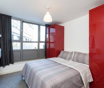 2 Bed Flat, Courtenay House, SW2 - Photo 2