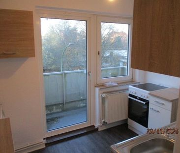 5213 - 2-Zimmer-Obergschosswohnung mit moderner EBK und Balkon! - Photo 1