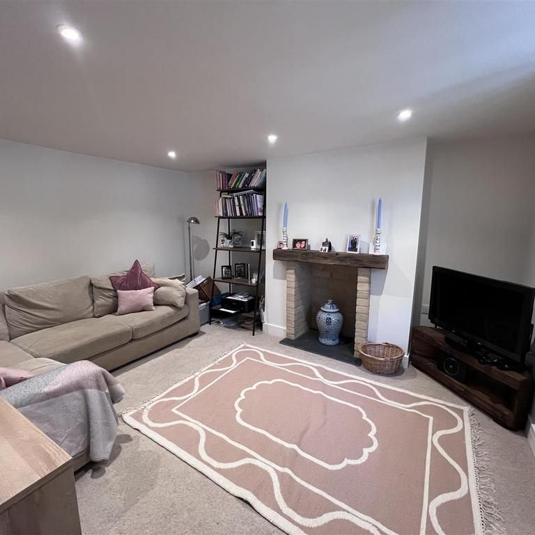 2 bedroom semi-detached house to rent - Photo 1