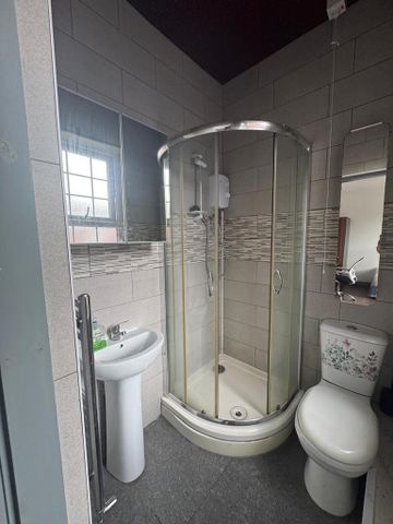 1 bedroom in a house share to rent - Photo 5