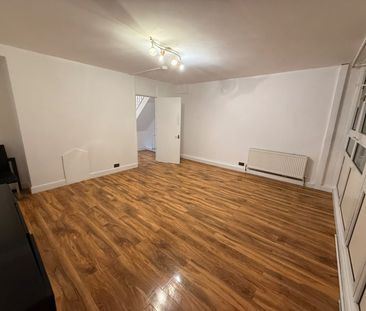 3 Bed Maisonette, Giraud Street, E14 - Photo 1