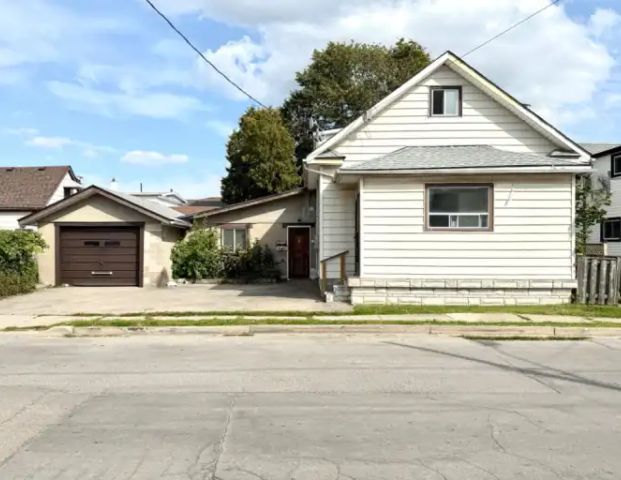 Upper- 3 Deere Street | 3 Deere Street, Welland - Photo 1