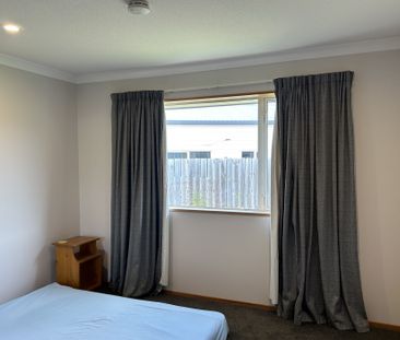 Large Family Home - Photo 6