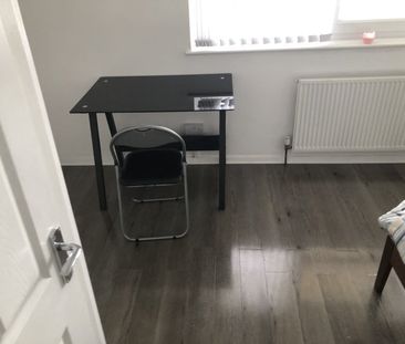 Room in a Shared House, Hurdlow Walk, M9 - Photo 3