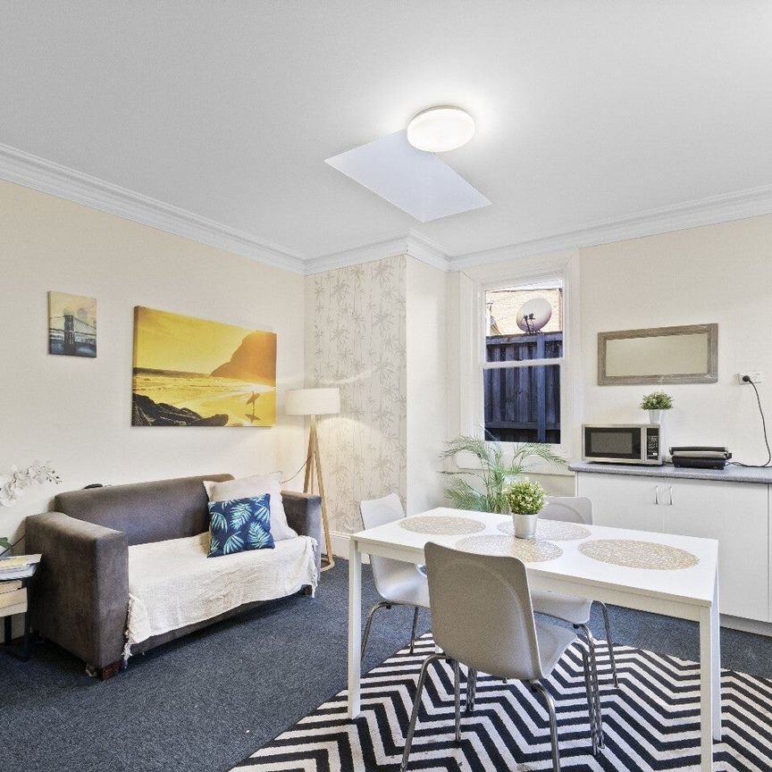 Redfern - Photo 1