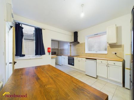 1 bedroom in a house share to rent - Photo 3