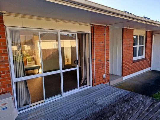 Secure & Charming 2 BR Unit in Papakura - Photo 1