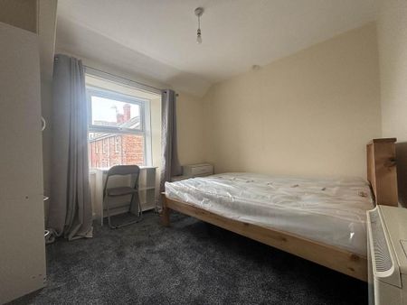 6 bedroom house to rent - Photo 2