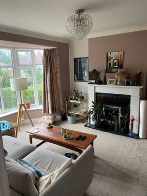 3 Bed Semi-Detached House, Roundhay Grove, LS8 - Photo 1